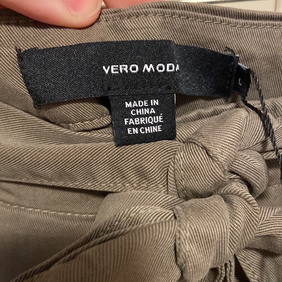 New with tags high waisted olive tie front shorts - Picture 3 of 4